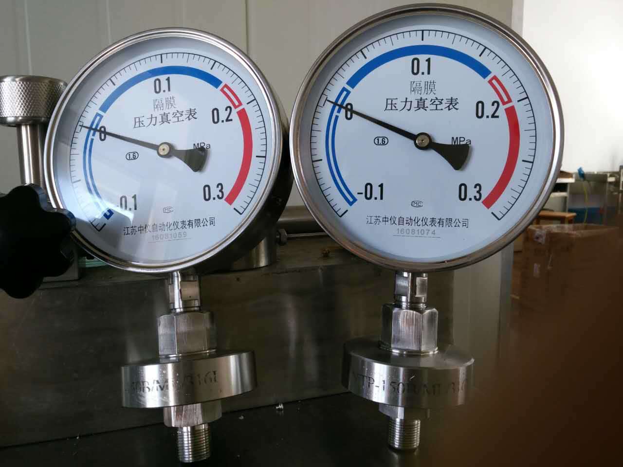 膜(mó)片壓力表選(xuǎn)擇時要注意(yi)什麽